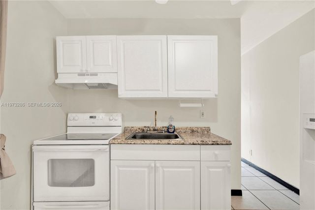 7320 NW 2nd St, Pembroke Pines, FL 33024