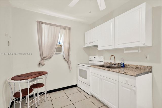 7320 NW 2nd St, Pembroke Pines, FL 33024