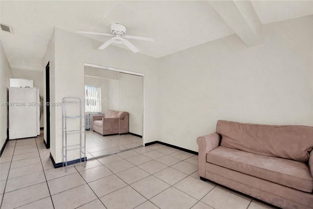 7320 NW 2nd St, Pembroke Pines, FL 33024