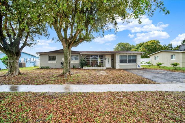 7320 NW 2nd St, Pembroke Pines, FL 33024