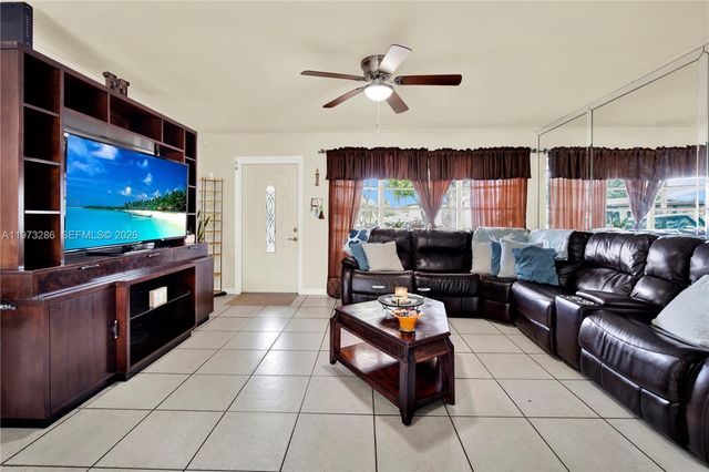 7320 NW 2nd St, Pembroke Pines, FL 33024