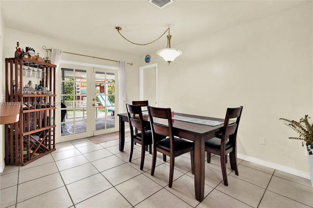 7320 NW 2nd St, Pembroke Pines, FL 33024