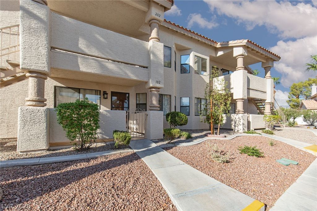 1001 Falconhead Lane 102, Las Vegas, NV 89128 — photo 2