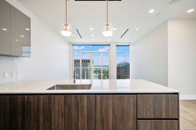 123 Lexington Ave Apt 1205, San Antonio, TX 78205