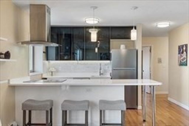 12 Inman 61, Cambridge, MA 02139