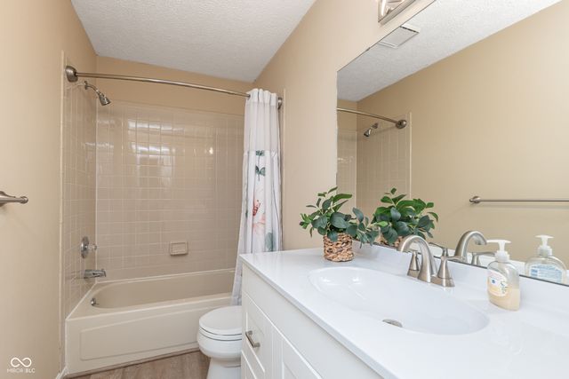 3304 Fox Orchard Circle, Indianapolis, IN 46214