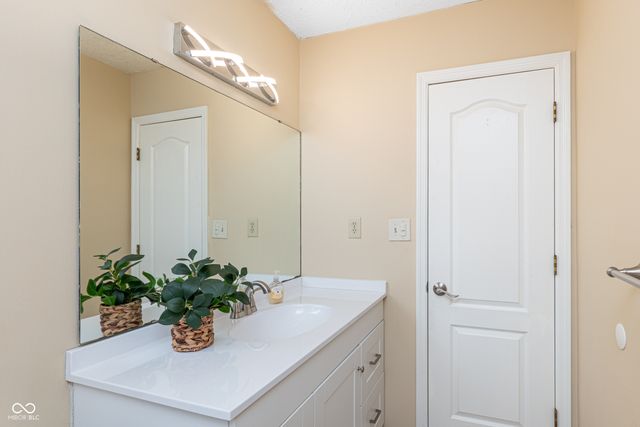 3304 Fox Orchard Circle, Indianapolis, IN 46214