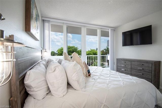 140 Seaview CT # 304S, Marco Island, FL 34145