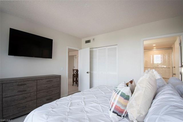 140 Seaview CT # 304S, Marco Island, FL 34145