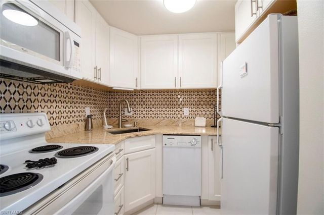 140 Seaview CT # 304S, Marco Island, FL 34145