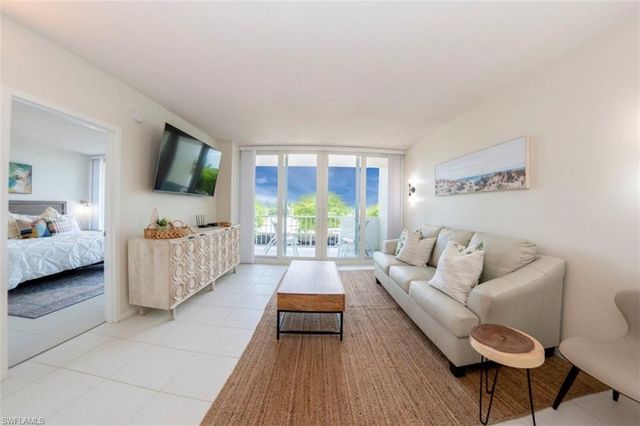 140 Seaview CT # 304S, Marco Island, FL 34145