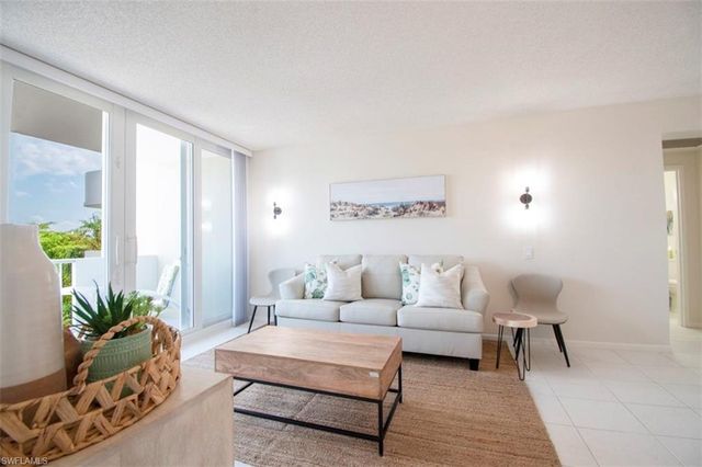 140 Seaview CT # 304S, Marco Island, FL 34145