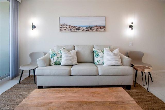 140 Seaview CT # 304S, Marco Island, FL 34145