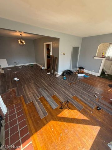 521 E Archwood Avenue, Akron, OH 44301