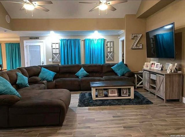 419 N Cedar, Pearsall, TX 78061