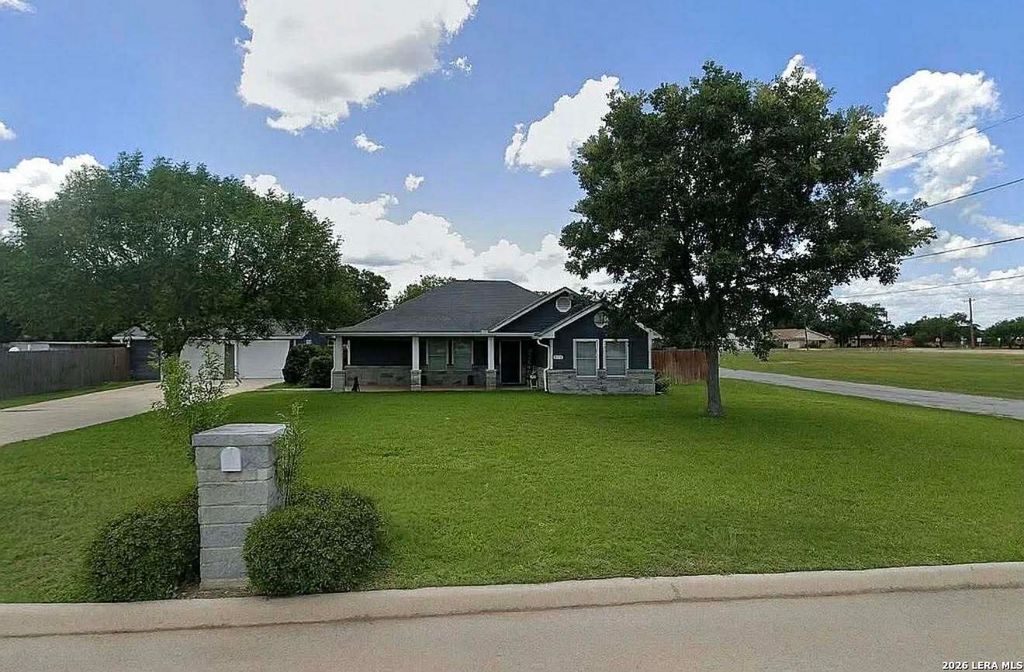 419 N Cedar, Pearsall, TX 78061
