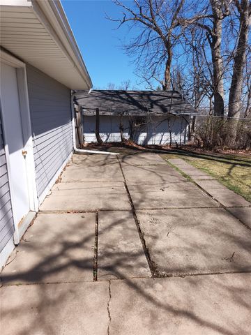 3614 Terrace Hill Drive NE, Cedar Rapids, IA 52402