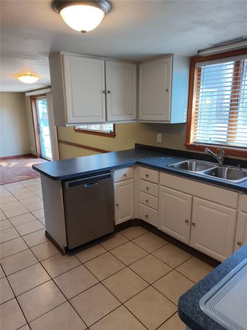 3614 Terrace Hill Drive NE, Cedar Rapids, IA 52402