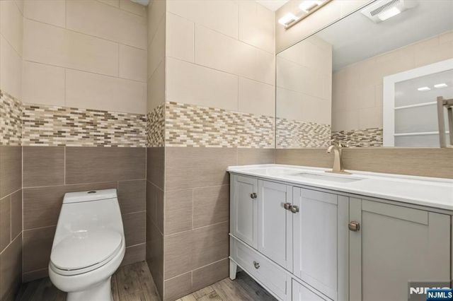 1-07 Lyons Avenue, Fair Lawn, NJ 07410