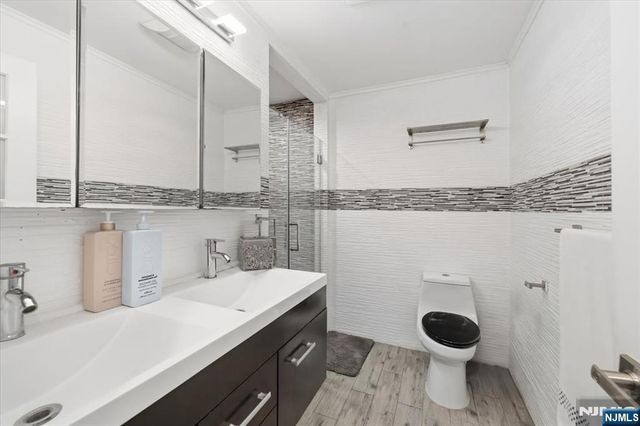 1-07 Lyons Avenue, Fair Lawn, NJ 07410