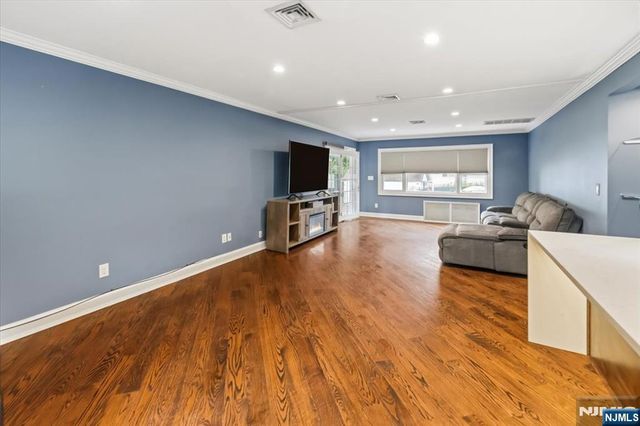 1-07 Lyons Avenue, Fair Lawn, NJ 07410