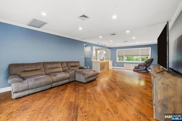 1-07 Lyons Avenue, Fair Lawn, NJ 07410