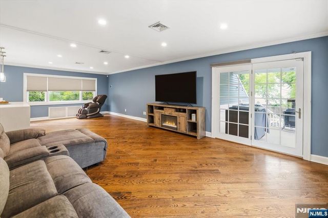 1-07 Lyons Avenue, Fair Lawn, NJ 07410