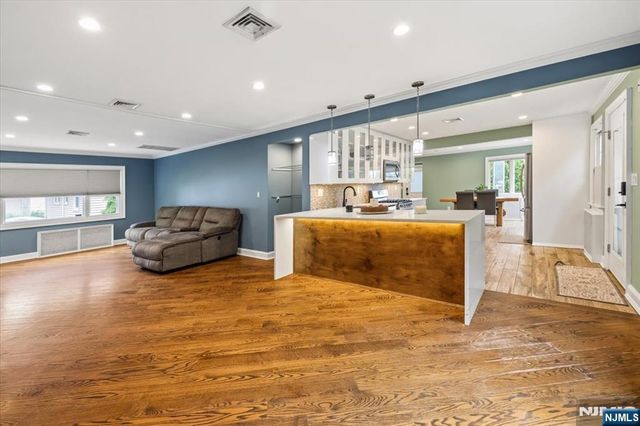 1-07 Lyons Avenue, Fair Lawn, NJ 07410