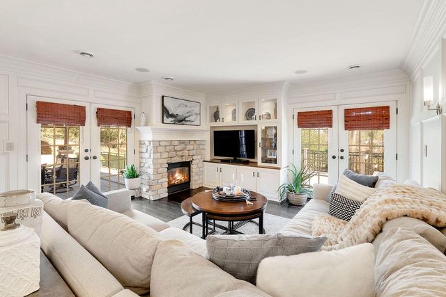 920 Madera CIRCLE, Elm Grove, WI 53122