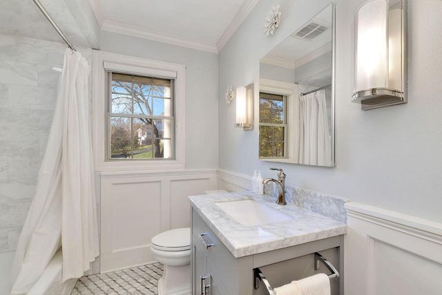 920 Madera CIRCLE, Elm Grove, WI 53122