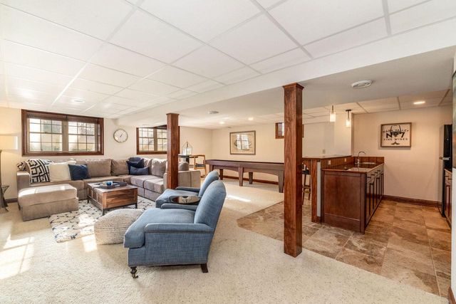 920 Madera CIRCLE, Elm Grove, WI 53122