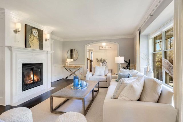 920 Madera CIRCLE, Elm Grove, WI 53122