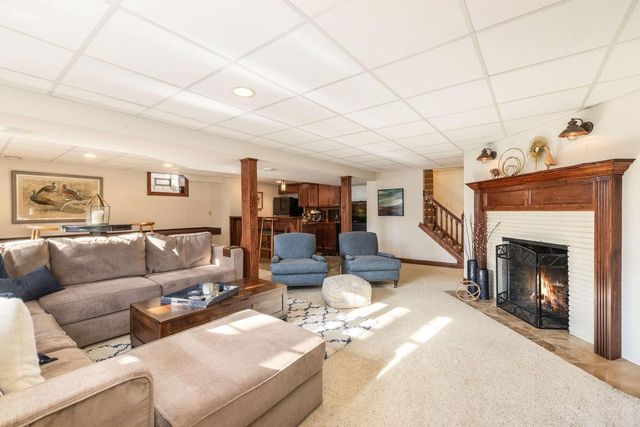 920 Madera CIRCLE, Elm Grove, WI 53122