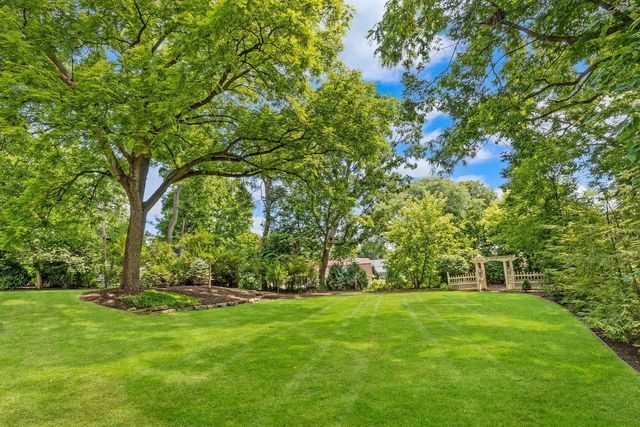 920 Madera CIRCLE, Elm Grove, WI 53122