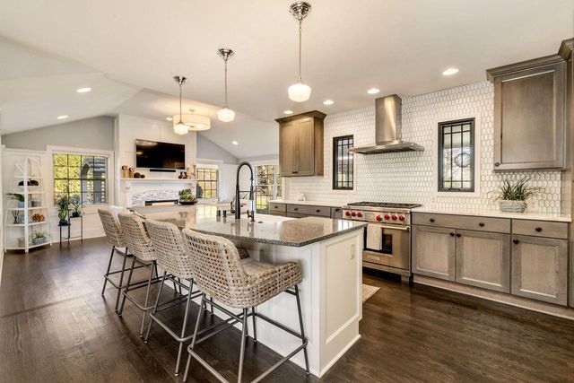 920 Madera CIRCLE, Elm Grove, WI 53122