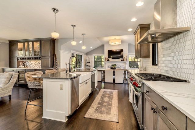 920 Madera CIRCLE, Elm Grove, WI 53122