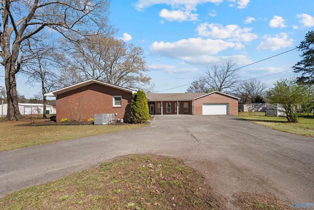 639 Vaughn Bridge Road NW, Hartselle, AL 35640