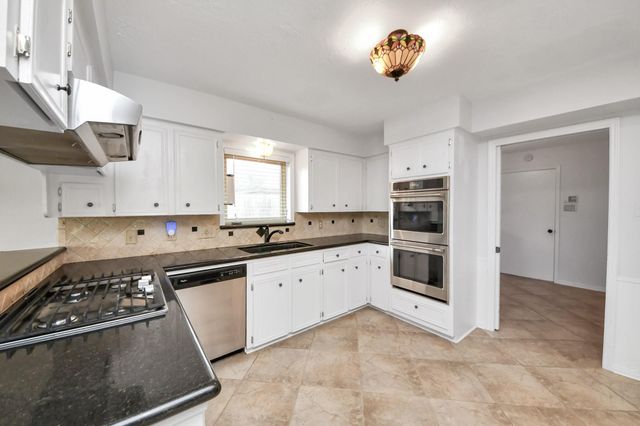 3410 Crow Valley Drive, Missouri City, TX 77459