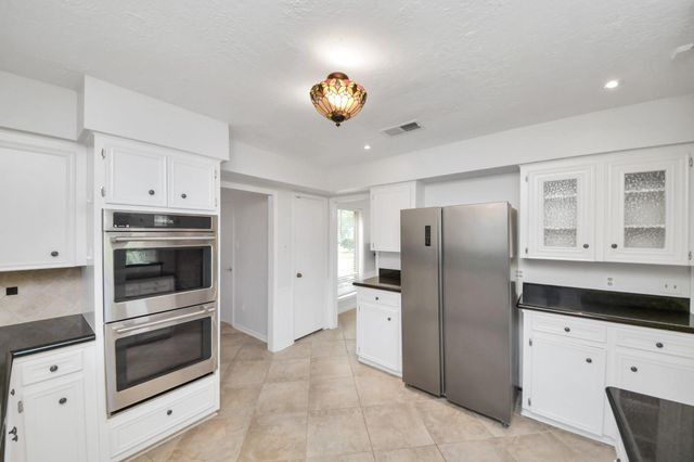 3410 Crow Valley Drive, Missouri City, TX 77459