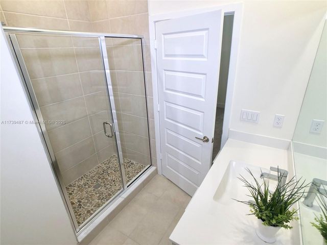 7925 NW 104th Ave 25, Doral, FL 33178