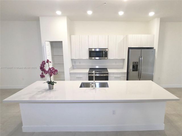 7925 NW 104th Ave 25, Doral, FL 33178