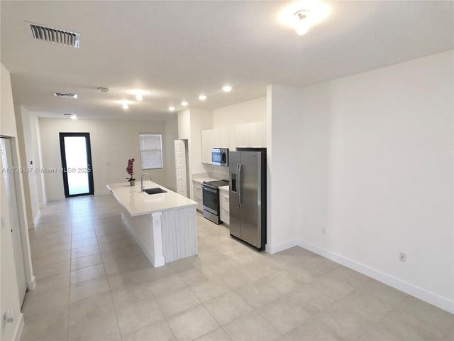 7925 NW 104th Ave 25, Doral, FL 33178