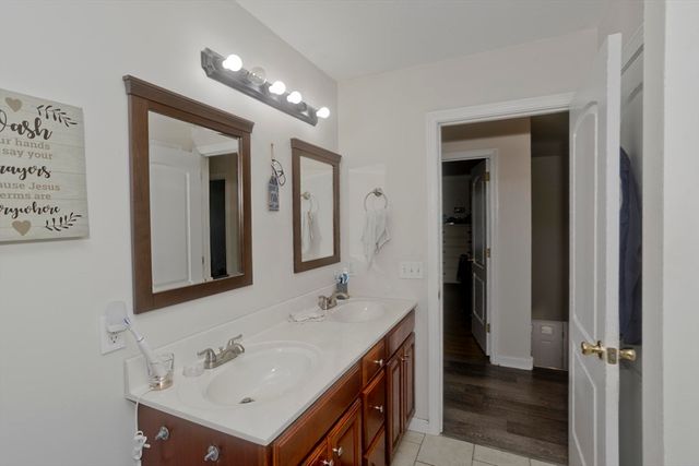 31 Acrebrook Rd, Springfield, MA 01129