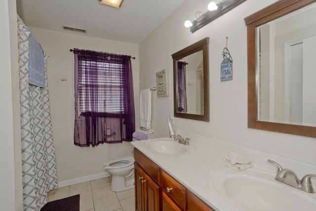 31 Acrebrook Rd, Springfield, MA 01129