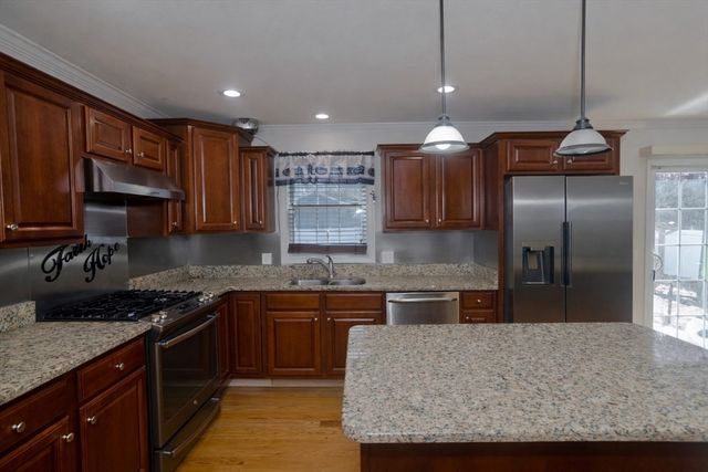 31 Acrebrook Rd, Springfield, MA 01129