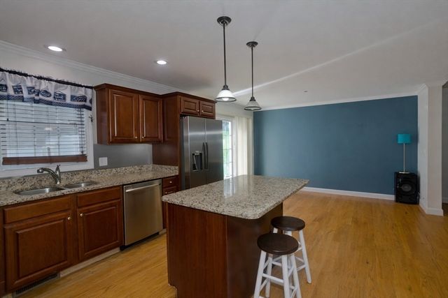 31 Acrebrook Rd, Springfield, MA 01129