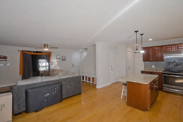 31 Acrebrook Rd, Springfield, MA 01129