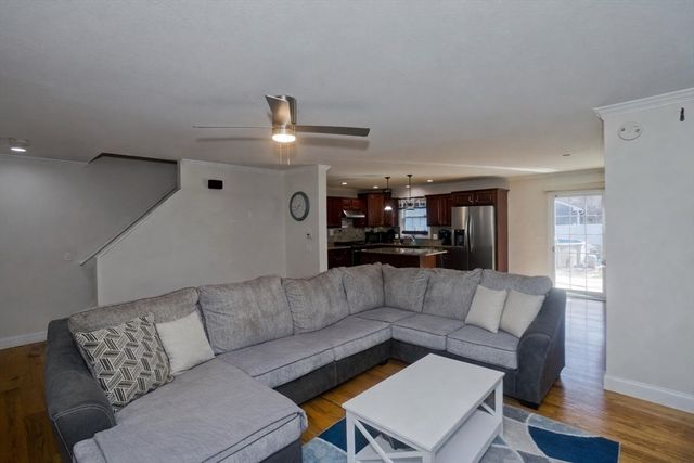 31 Acrebrook Rd, Springfield, MA 01129