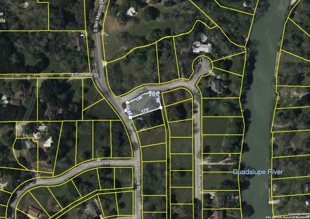 5 E Hampton Dr, Seguin, TX 78155