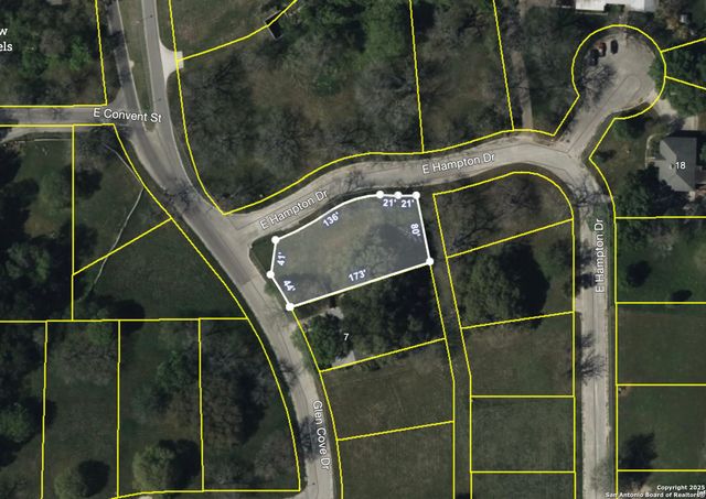 5 E Hampton Dr, Seguin, TX 78155